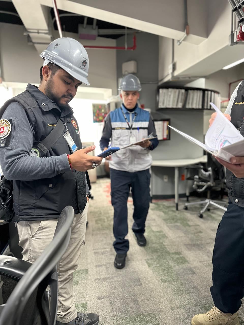 Verificación técnica en sitio con planos